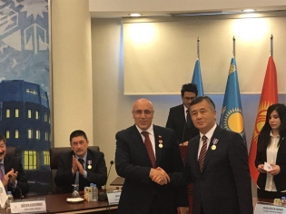 Genel Sekreterimiz Dr. İlyas DEMİRCİ’ye “Kırgızistan Devlet Şeref Madalyası”
