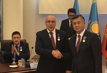 Genel Sekreterimiz Dr. İlyas DEMİRCİ’ye “Kırgızistan Devlet Şeref Madalyası”