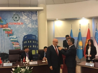 Genel Sekreterimiz Dr. İlyas DEMİRCİ’ye “Kırgızistan Devlet Şeref Madalyası”