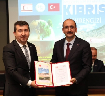 KIBRIS BARIŞ HAREKÂTI’NIN YIL DÖNÜMÜNDE MİLLET KÜTÜPHANESİ’NDE ANLAMLI BİR PROGRAM: “KIBRIS ŞEHRENGİZİ” TANITIMI VE “SU, ÇEVRE, DOĞAL KAYNAKLAR” KONFERANSI