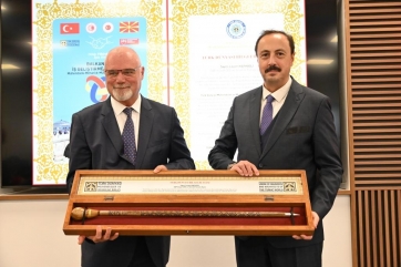 Türk Dünyası Mühendisler ve Mimarlar Birliği Tarafından “Türk Dünyası Üstün Hizmet Ödülleri” Töreni Üsküp’te Yapıldı