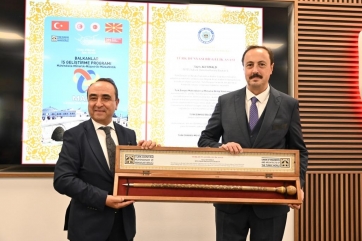 Türk Dünyası Mühendisler ve Mimarlar Birliği Tarafından “Türk Dünyası Üstün Hizmet Ödülleri” Töreni Üsküp’te Yapıldı